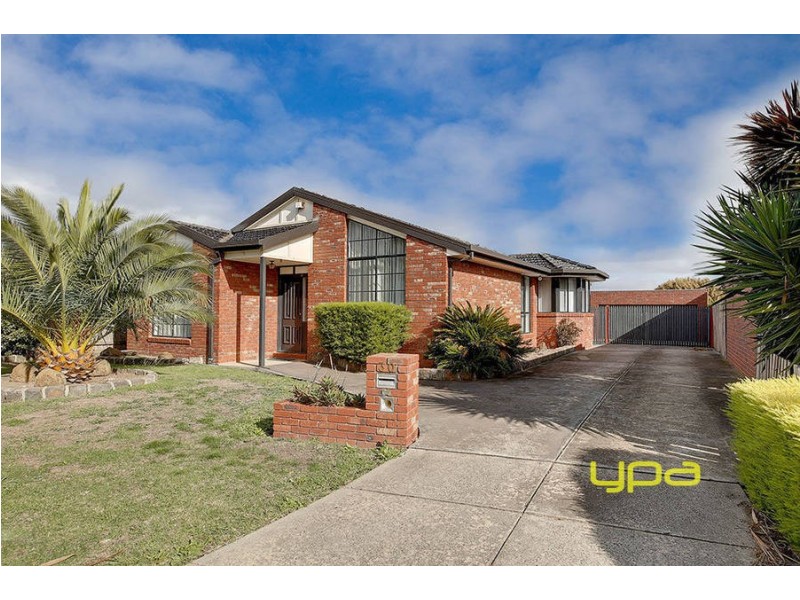 30 Matthews Crescent, Roxburgh Park VIC 3064