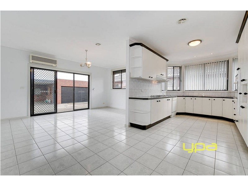 30 Matthews Crescent, Roxburgh Park VIC 3064
