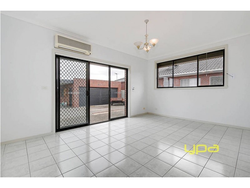 30 Matthews Crescent, Roxburgh Park VIC 3064