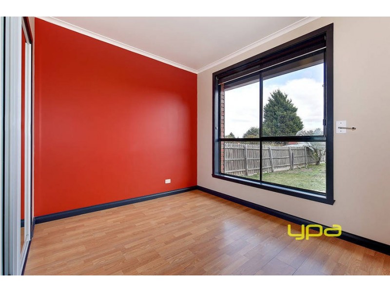 30 Matthews Crescent, Roxburgh Park VIC 3064