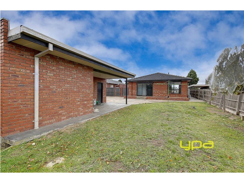 30 Matthews Crescent, Roxburgh Park VIC 3064