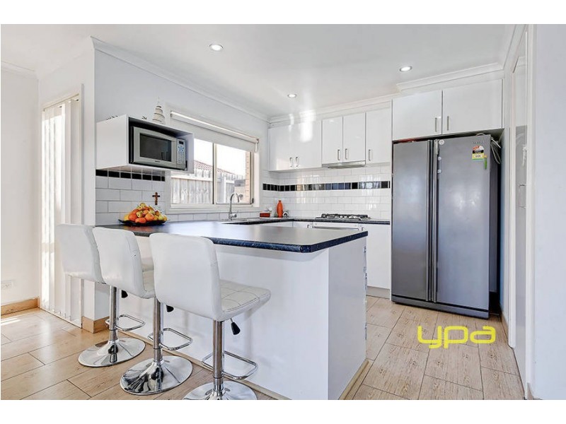 10 Alberton Avenue, Roxburgh Park VIC 3064