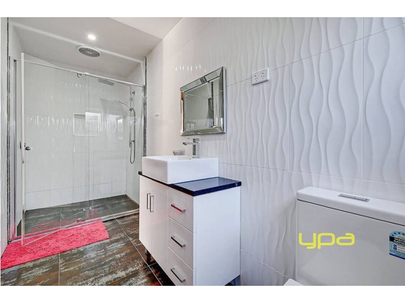 10 Alberton Avenue, Roxburgh Park VIC 3064