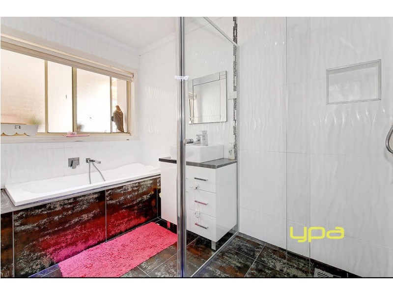 10 Alberton Avenue, Roxburgh Park VIC 3064