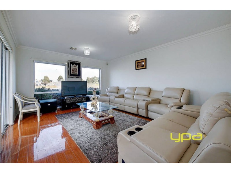 16 Viewbank Circuit, Roxburgh Park VIC 3064