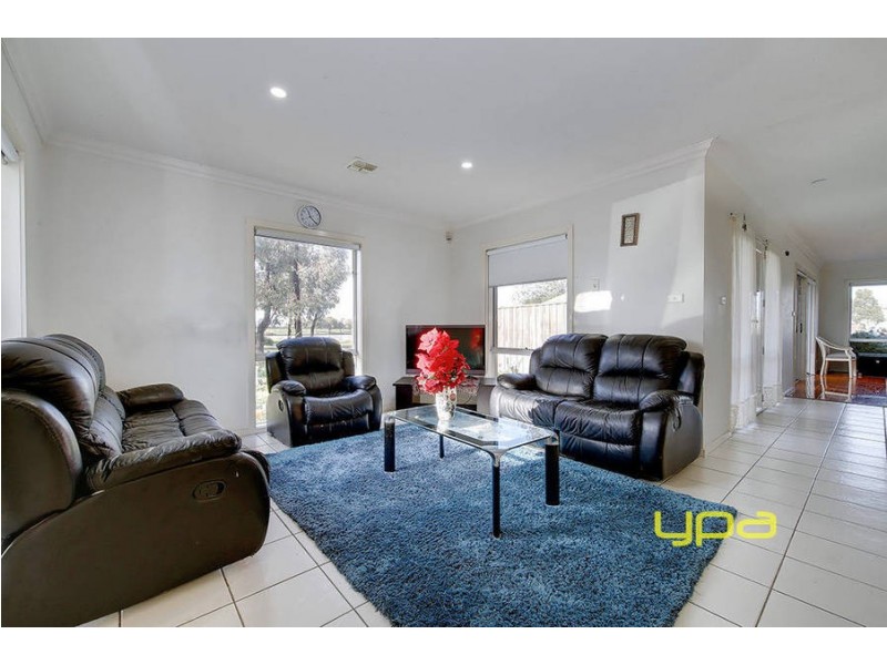 16 Viewbank Circuit, Roxburgh Park VIC 3064