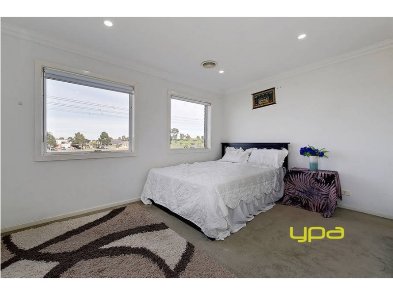 16 Viewbank Circuit, Roxburgh Park VIC 3064