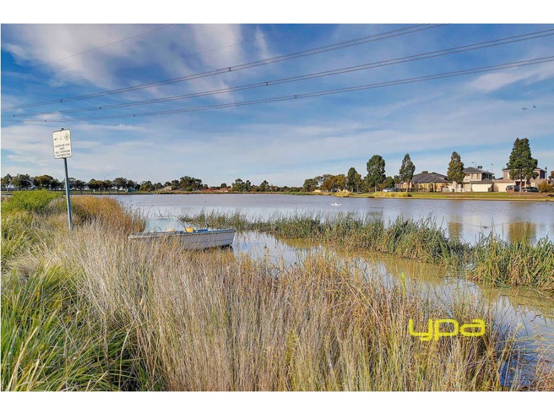 16 Viewbank Circuit, Roxburgh Park VIC 3064