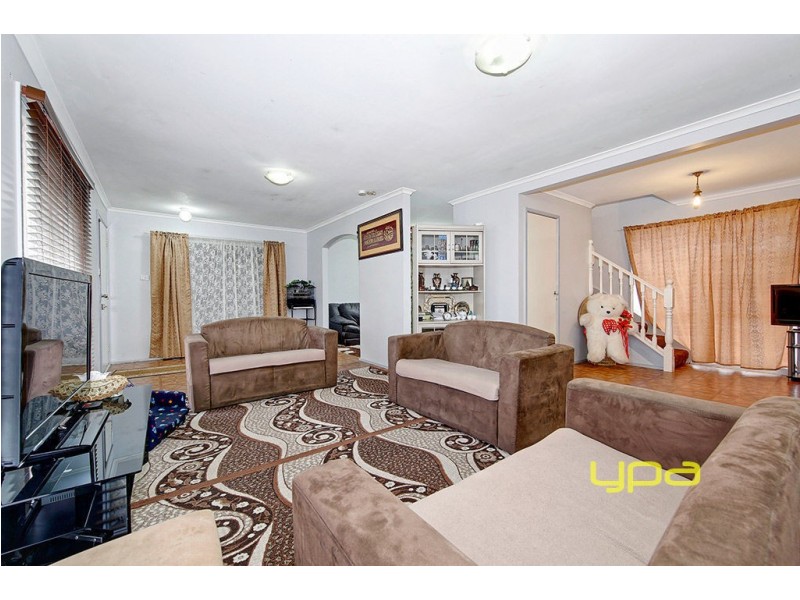 27 Fuschia Place, Meadow Heights VIC 3048