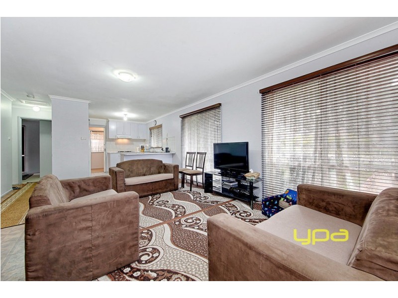 27 Fuschia Place, Meadow Heights VIC 3048