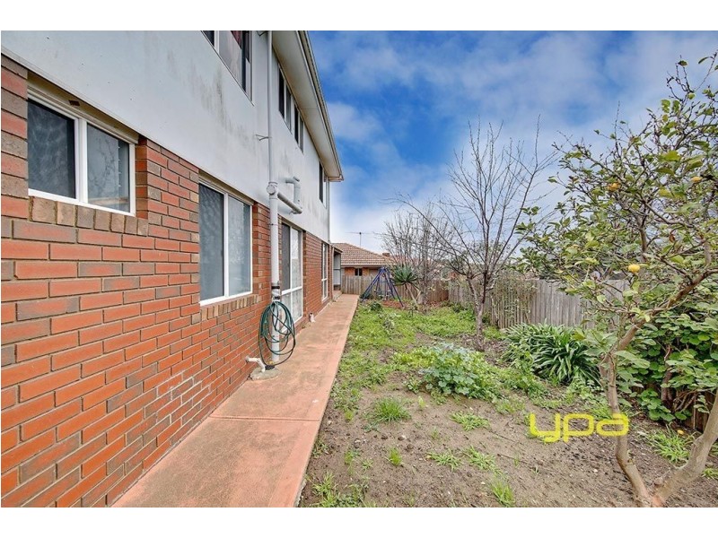 27 Fuschia Place, Meadow Heights VIC 3048