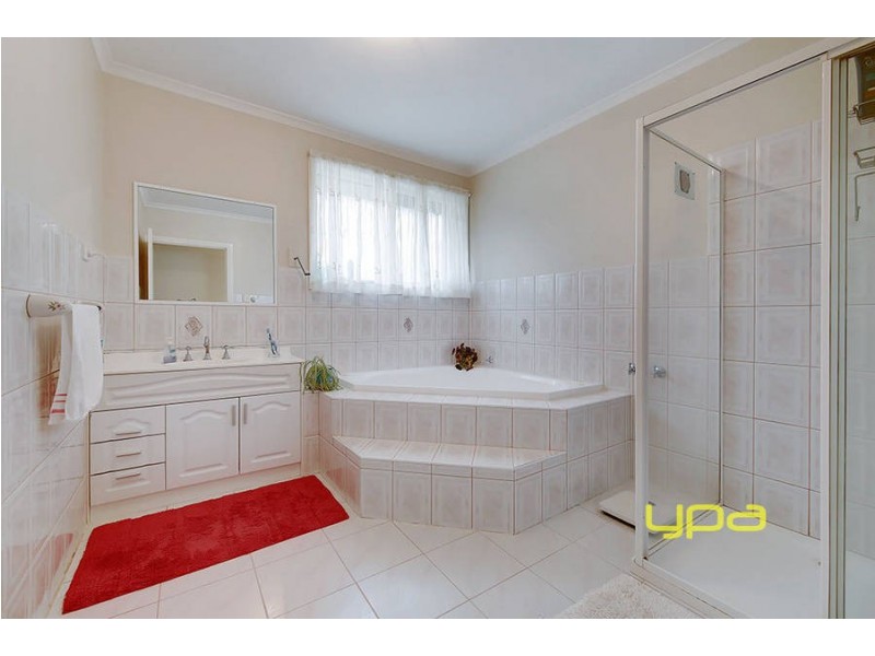 9 Harvey Court, Roxburgh Park VIC 3064