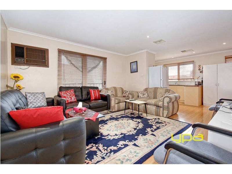 1/10 Mitta Mitta Way, Meadow Heights VIC 3048