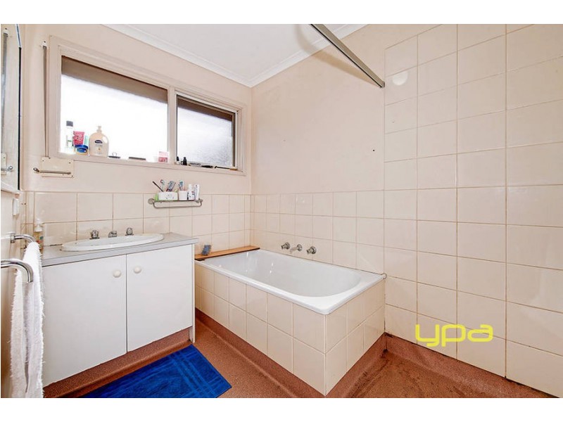 1/10 Mitta Mitta Way, Meadow Heights VIC 3048