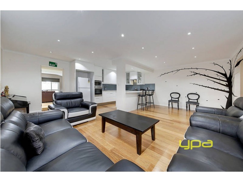 42 Malmsbury Drive, Meadow Heights VIC 3048