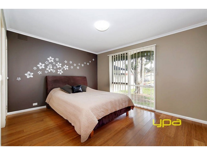 42 Malmsbury Drive, Meadow Heights VIC 3048