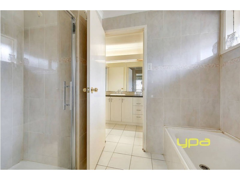 42 Malmsbury Drive, Meadow Heights VIC 3048