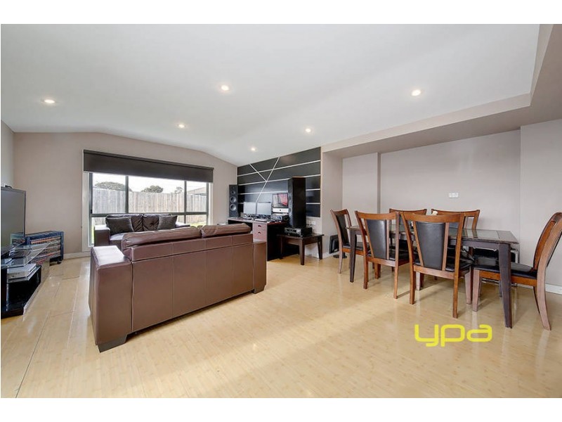 42 Malmsbury Drive, Meadow Heights VIC 3048