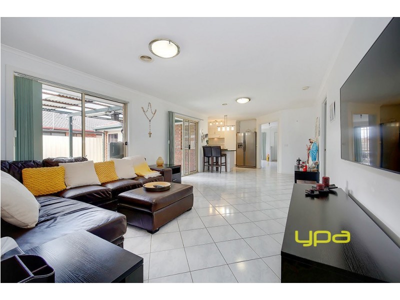 3 Glama Court, Roxburgh Park VIC 3064