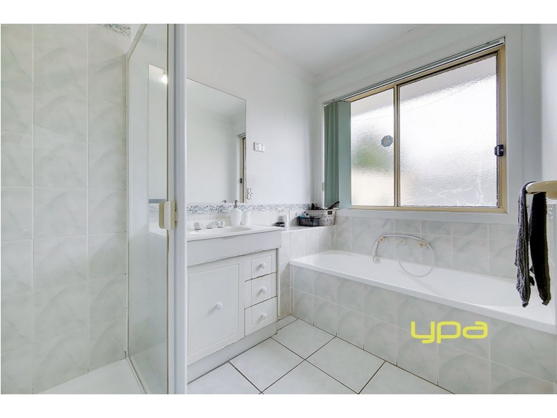 3 Glama Court, Roxburgh Park VIC 3064