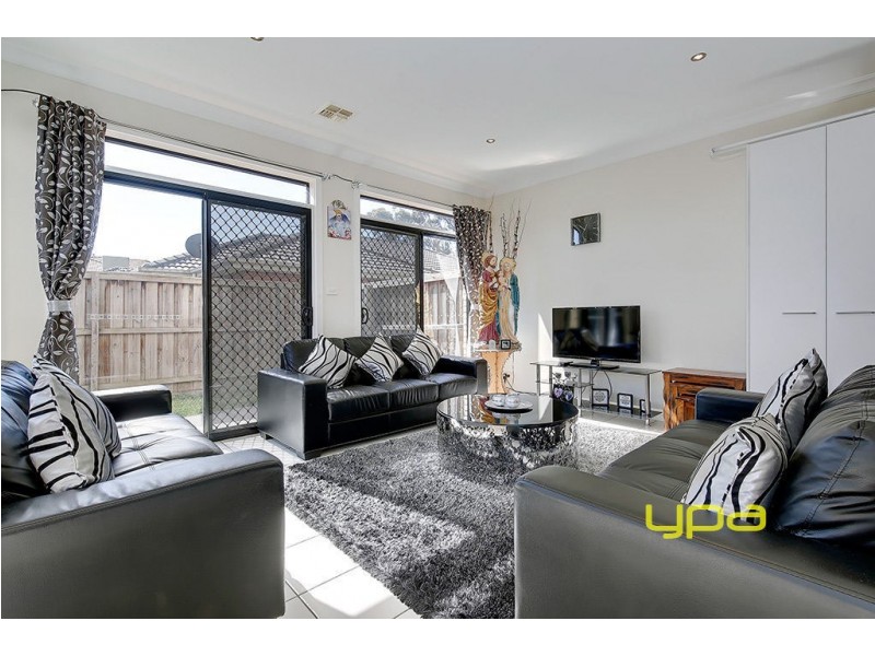 10 Whiltshire Drive, Roxburgh Park VIC 3064