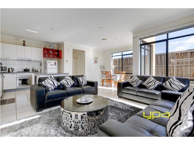 10 Whiltshire Drive, Roxburgh Park VIC 3064