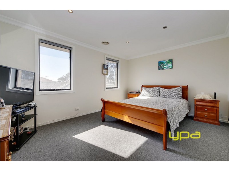 10 Whiltshire Drive, Roxburgh Park VIC 3064