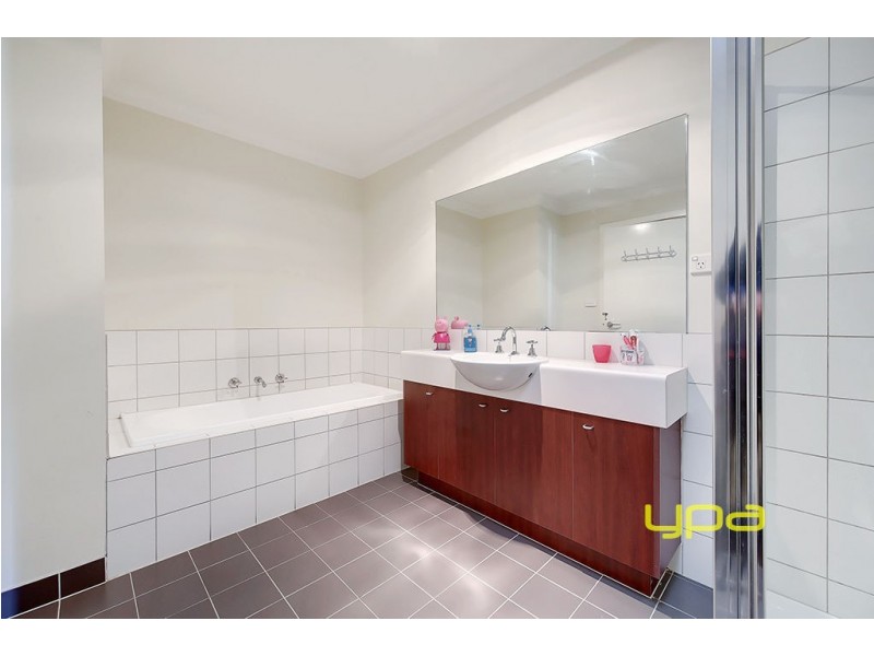 10 Whiltshire Drive, Roxburgh Park VIC 3064