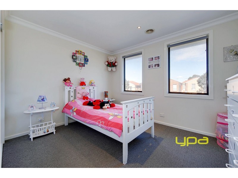 10 Whiltshire Drive, Roxburgh Park VIC 3064