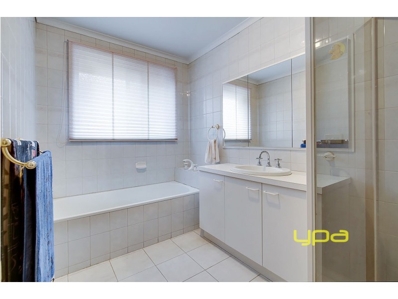 1 Thistle Court, Meadow Heights VIC 3048