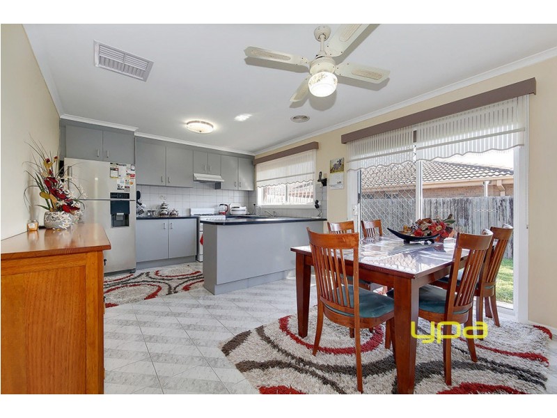 2/4 Nash Court, Meadow Heights VIC 3048