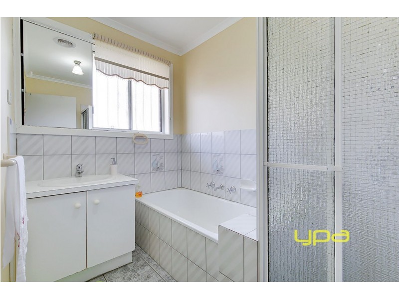 2/4 Nash Court, Meadow Heights VIC 3048