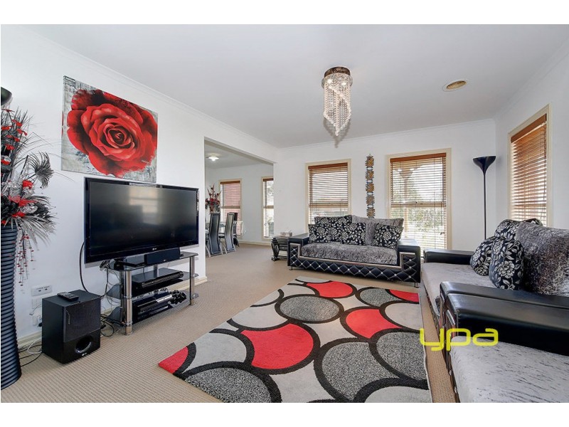 45 McIntyre Avenue, Roxburgh Park VIC 3064