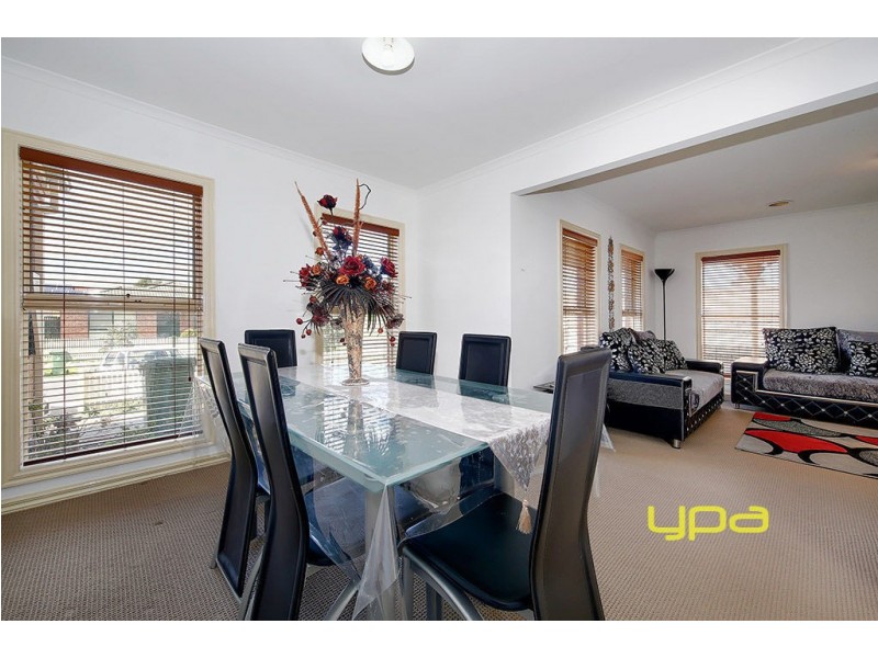 45 McIntyre Avenue, Roxburgh Park VIC 3064