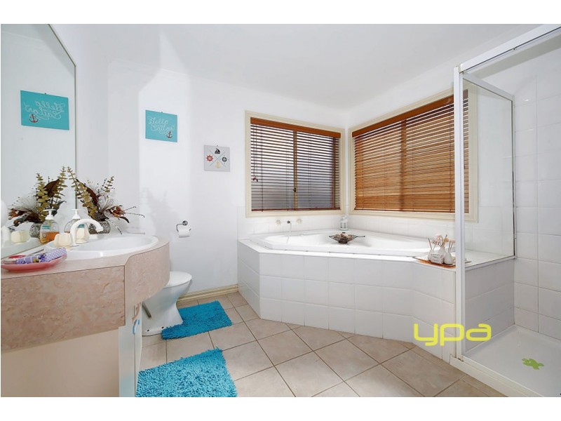 45 McIntyre Avenue, Roxburgh Park VIC 3064