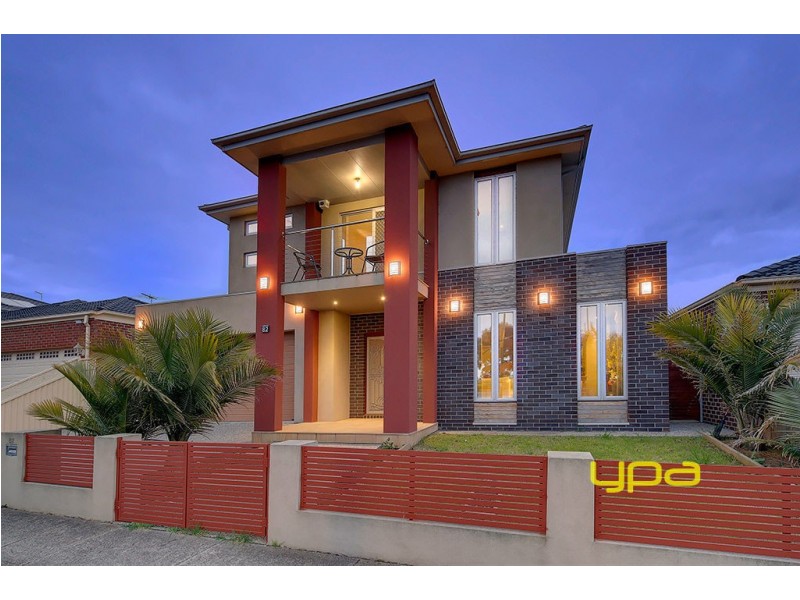 82 Lakeside Drive, Roxburgh Park VIC 3064