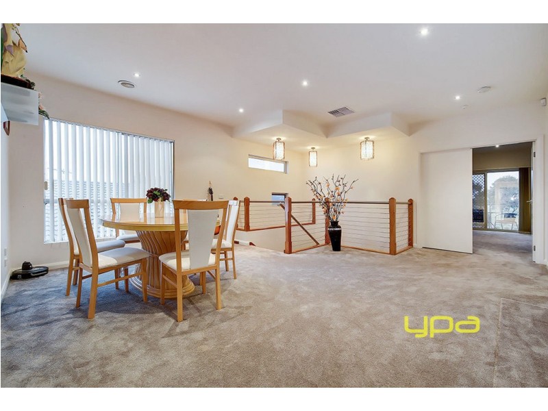 82 Lakeside Drive, Roxburgh Park VIC 3064