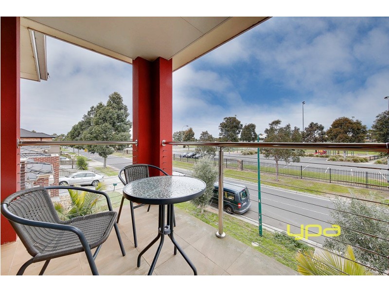 82 Lakeside Drive, Roxburgh Park VIC 3064