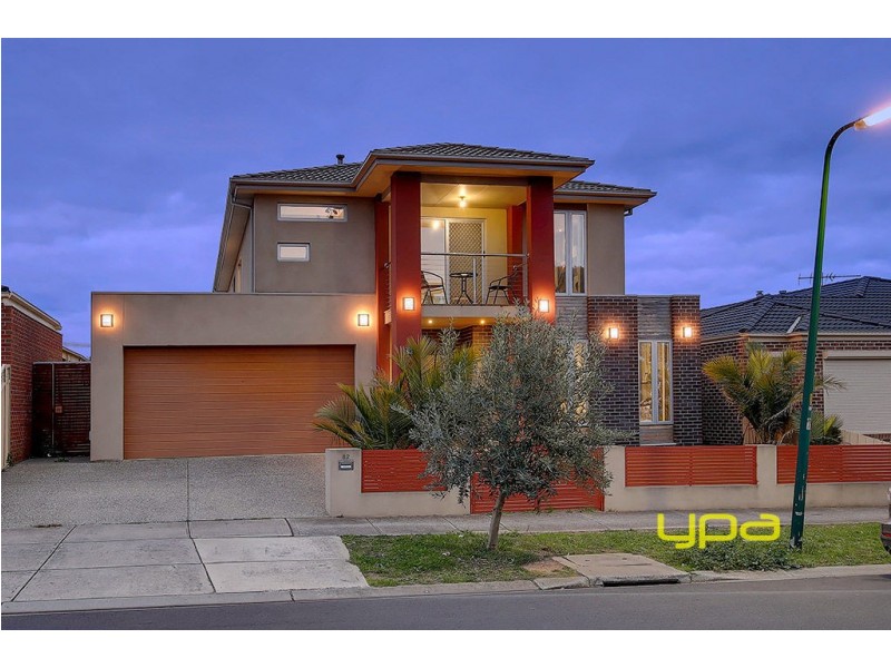 82 Lakeside Drive, Roxburgh Park VIC 3064