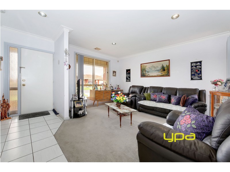 4 Sutherland Way, Roxburgh Park VIC 3064