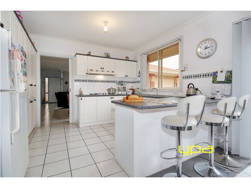 4 Sutherland Way, Roxburgh Park VIC 3064