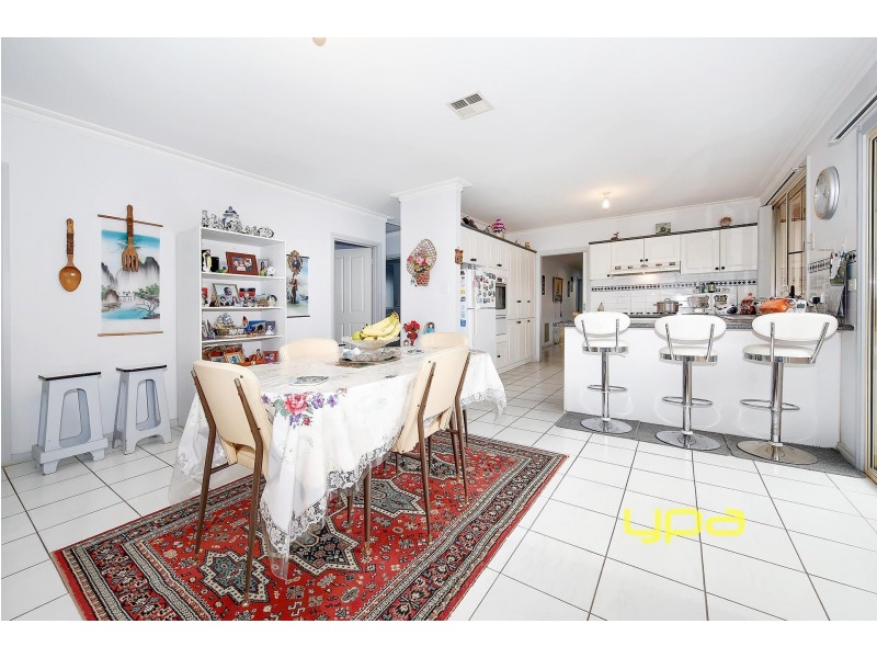 4 Sutherland Way, Roxburgh Park VIC 3064