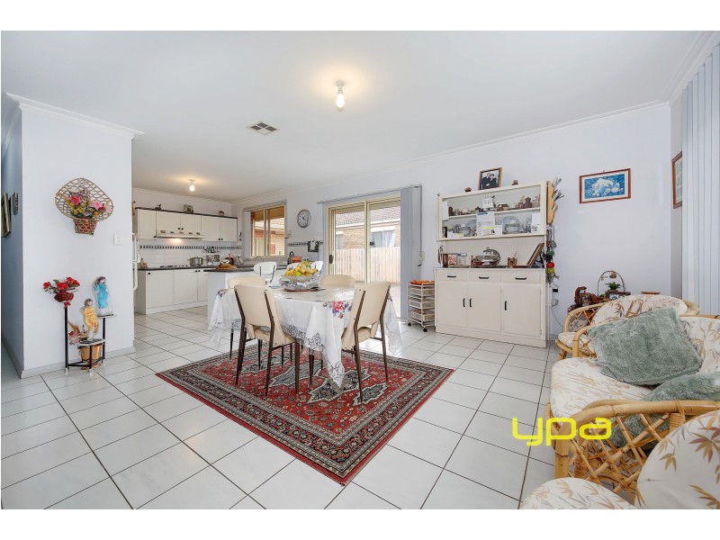 4 Sutherland Way, Roxburgh Park VIC 3064