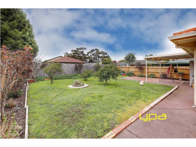 4 Sutherland Way, Roxburgh Park VIC 3064