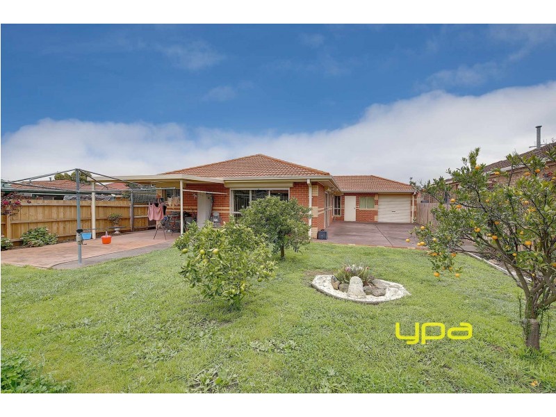 4 Sutherland Way, Roxburgh Park VIC 3064