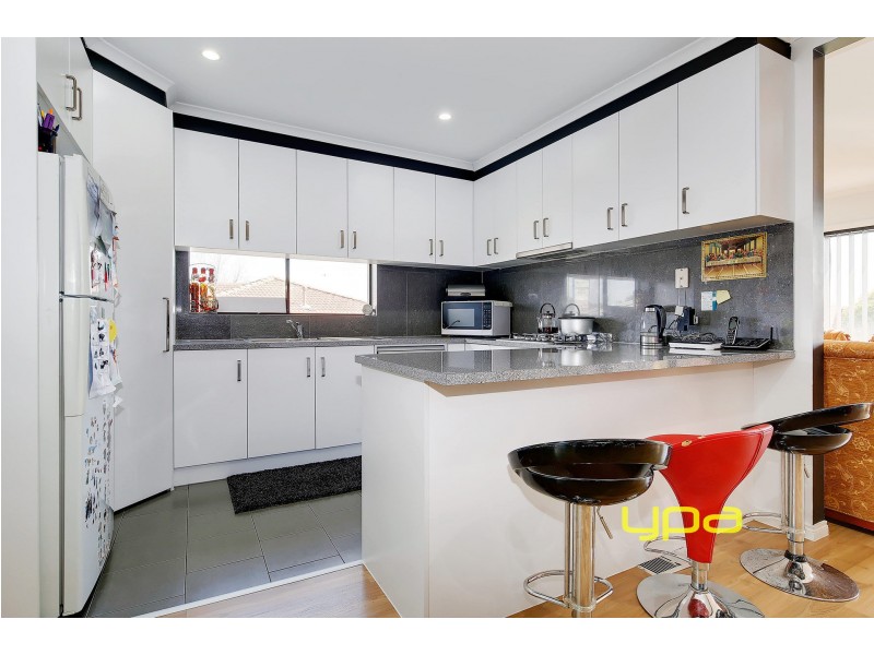 1/6 Mitchell Crescent, Meadow Heights VIC 3048