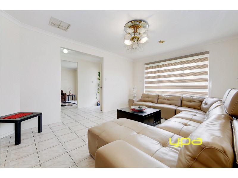 21 Malmsbury Drive, Meadow Heights VIC 3048