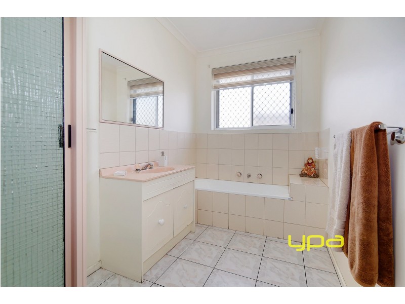 21 Malmsbury Drive, Meadow Heights VIC 3048