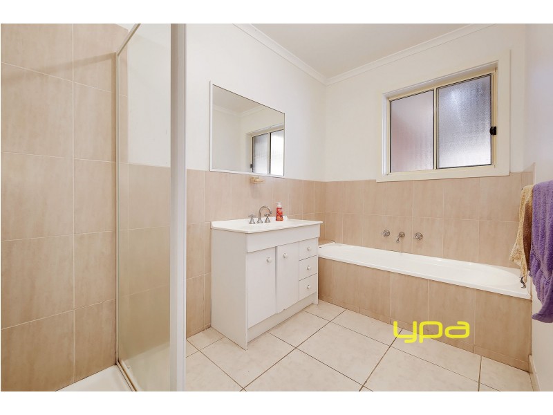 9 Limerick Court, Roxburgh Park VIC 3064