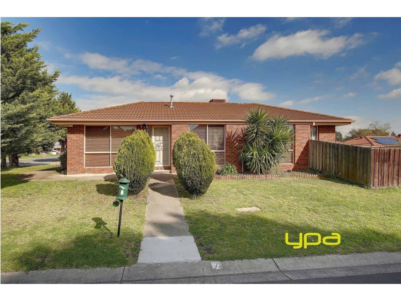 2 Matthews Crescent, Roxburgh Park VIC 3064